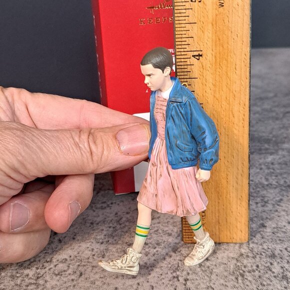 Hallmark Keepsake Ornament 2021 Eleven Stranger Things Netflix Christmas - Picture 9 of 9